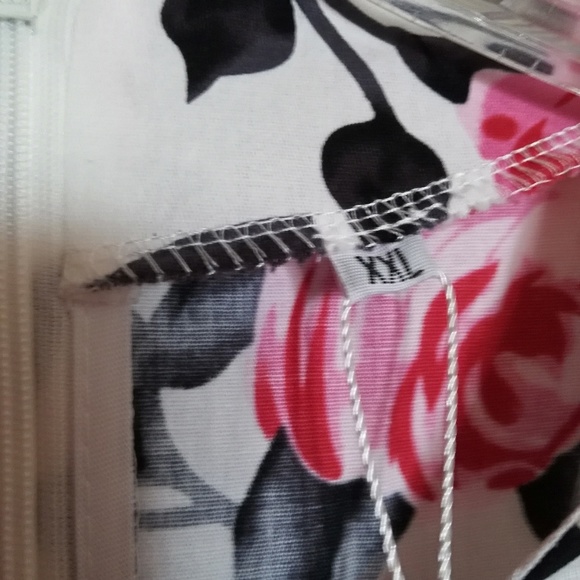 Dress - Picture 5 of 5